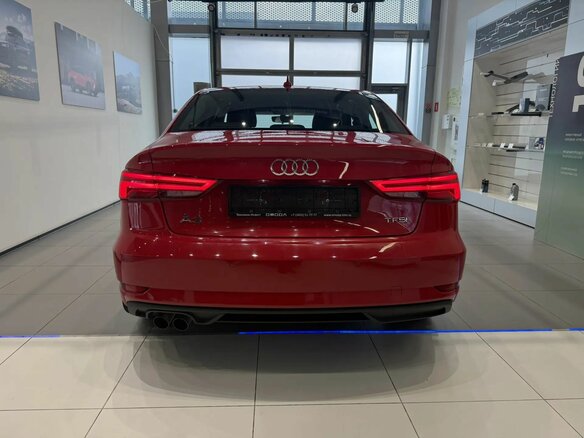 2018 Audi A3 III (8V) Рестайлинг, красный, 1799000 рублей - вид 4