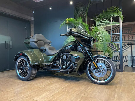 2026 Harley-Davidson CVO Tri Glide, зелёный, 7150000 рублей, вид 1