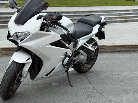 2016 Honda VFR 800, белый, 820000 рублей, вид 4