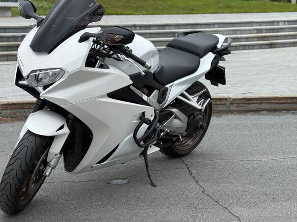 2016 Honda VFR 800, белый, 820000 рублей - вид 3