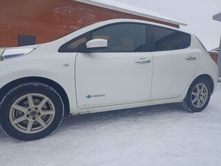 2016 Nissan Leaf 30kWh I (ZE0/AZE0), белый, 1049000 рублей, вид 4
