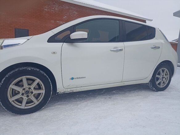 2016 Nissan Leaf 30kWh I (ZE0/AZE0), белый, 1049000 рублей - вид 3