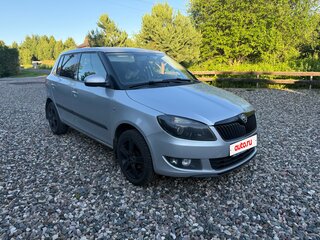 2011 Skoda Fabia II Рестайлинг, серебристый, 625000 рублей, вид 2