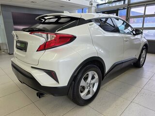 2019 Toyota C-HR I Рестайлинг, белый, 2499000 рублей, вид 4