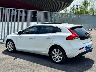 2019 Volvo V40 II Рестайлинг, белый, 1070000 рублей, вид 4