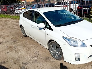 2010 Toyota Prius III (XW30), белый, 800000 рублей, вид 3