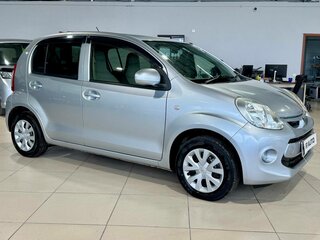 2015 Toyota Passo II (C30), серый, 829000 рублей, вид 4