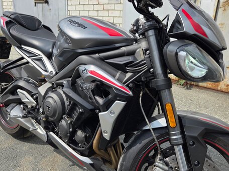 2020 Triumph Street Triple, серый, 1040000 рублей, вид 1