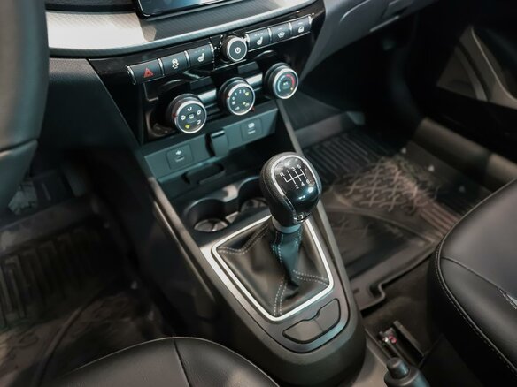 2025 Lada (ВАЗ) Vesta I Рестайлинг (NG), белый - вид 9