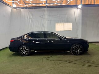 2025 BMW 7 серии 740d xDrive VII (G70), чёрный, 14500000 рублей, вид 5
