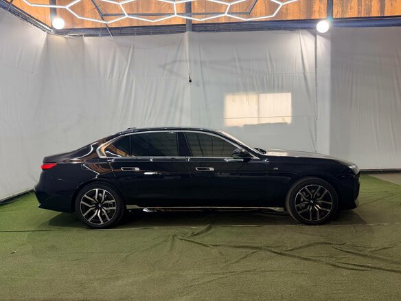 2025 BMW 7 серии 740d xDrive VII (G70), чёрный - вид 4