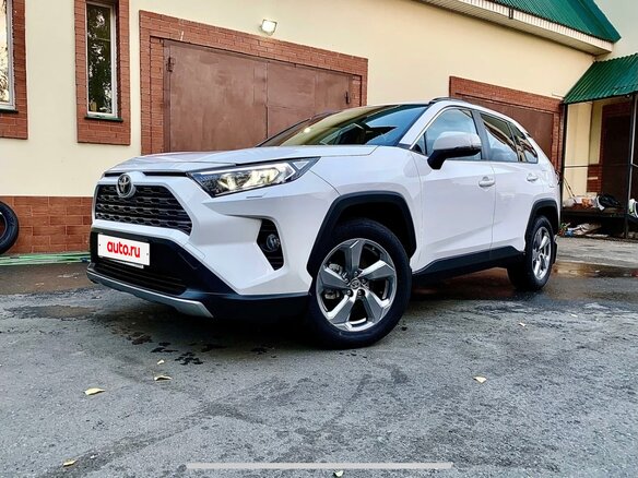 2019 Toyota RAV4 V (XA50), белый