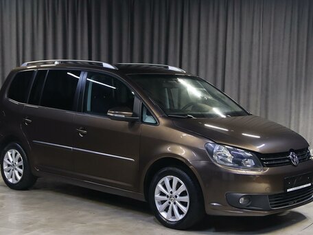 2014 Volkswagen Touran I Рестайлинг 2, коричневый, 899000 рублей, вид 3