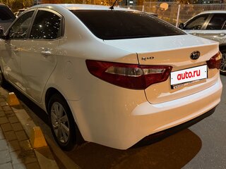 2013 Kia Rio III, белый, 650000 рублей, вид 4