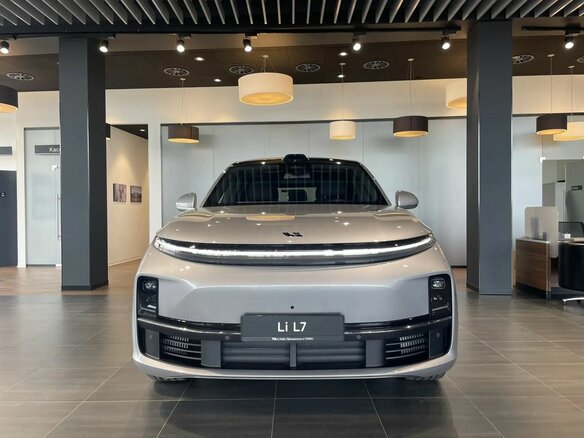 2025 Li Auto (Lixiang) L7 52.3 kWh I Рестайлинг, серебристый, 10690000 рублей - вид 1
