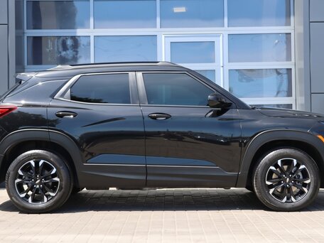 2023 Chevrolet TrailBlazer III, чёрный, 1980000 рублей, вид 5