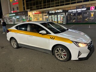 2019 Hyundai Elantra VI (AD) Рестайлинг, белый, 800000 рублей, вид 3