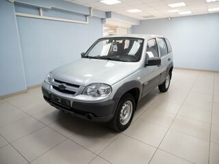 2014 Chevrolet Niva I Рестайлинг, серебристый, 559000 рублей, вид 1
