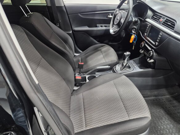 2019 Kia Rio IV, чёрный, 1395000 рублей - вид 13