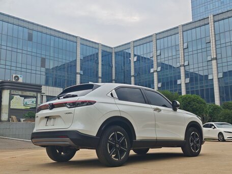 2023 Honda Vezel II, белый, 2170000 рублей, вид 4