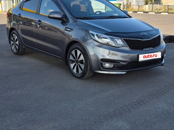 2017 Kia Rio III Рестайлинг, серый, 965000 рублей - вид 2
