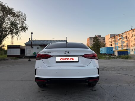 2021 Hyundai Solaris II Рестайлинг, белый, 1530000 рублей, вид 3