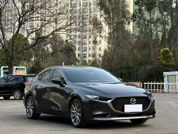 2022 Mazda 3 Axela IV (BP), серый, 1659000 рублей - вид 2