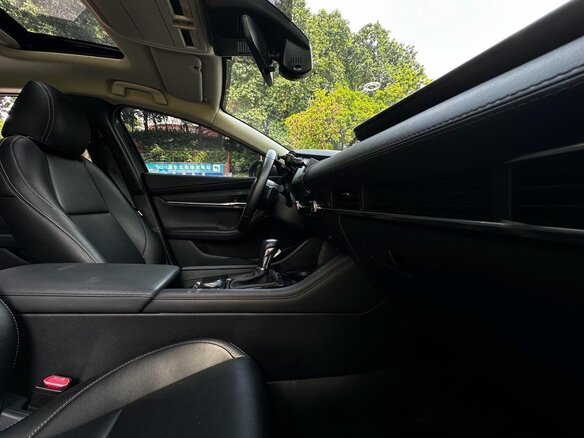 2023 Mazda 3 Axela IV (BP), синий, 1440000 рублей - вид 8