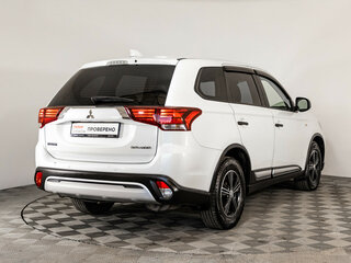 2020 Mitsubishi Outlander III Рестайлинг 3, белый, 1699000 рублей, вид 5