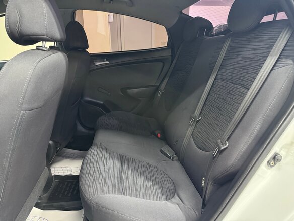2014 Hyundai Solaris I Рестайлинг, белый, 650000 рублей - вид 18