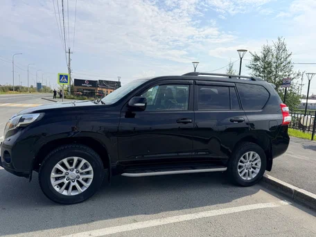 2017 Toyota Land Cruiser Prado 6-speed 150 Series Рестайлинг 1, чёрный, 4950000 рублей, вид 4