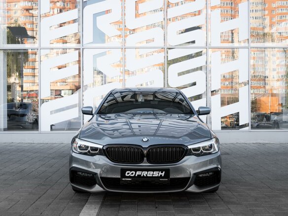 2020 BMW 5 серии 520d xDrive VII (G30/G31/G38), серый, 4030000 рублей - вид 2