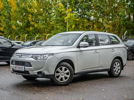 2014 Mitsubishi Outlander III Рестайлинг, белый, 1357000 рублей, вид 1