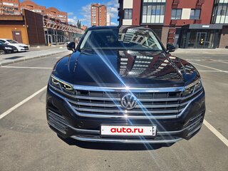 2020 Volkswagen Touareg III, чёрный, 4250000 рублей, вид 2