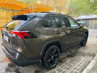 2021 Toyota RAV4 V (XA50), коричневый, 2420000 рублей, вид 3