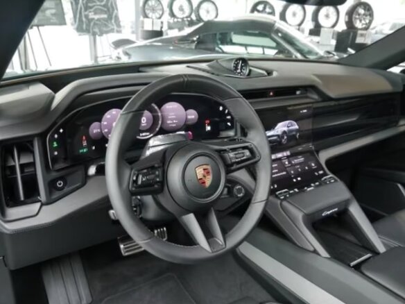 2026 Porsche Cayenne Electric IV, зелёный, 19990660 рублей - вид 7