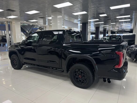 2026 Toyota Tundra CrewMax III, чёрный, 10500000 рублей - вид 3