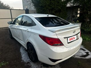 2014 Hyundai Solaris I Рестайлинг, белый, 750000 рублей, вид 4