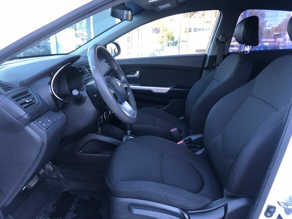 2014 Kia Rio 4-speed III, белый, 840000 рублей - вид 8