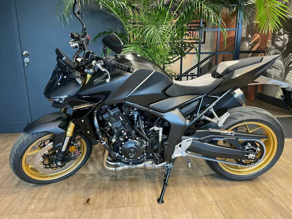 2026 Honda CB 1000 Hornet, серый, 1750000 рублей