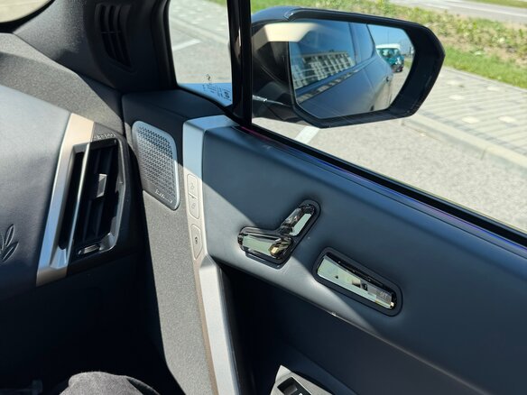 2023 BMW iX M60 I (I20), синий, 7111224 рублей - вид 20