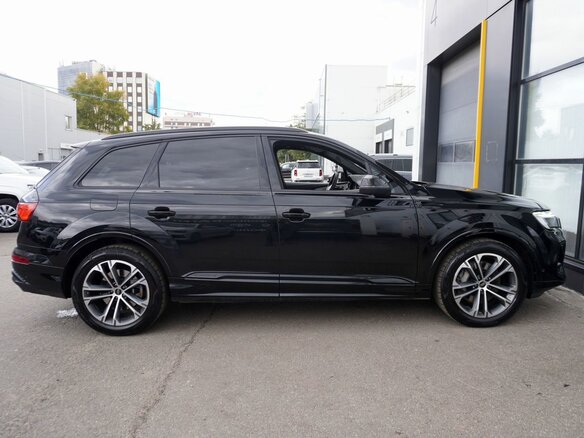 2024 Audi Q7 55 TFSI II (4M) Рестайлинг 2, чёрный, 9500000 рублей - вид 3