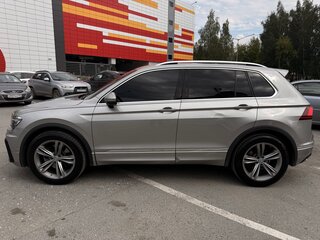 2019 Volkswagen Tiguan II, серебристый, 2350000 рублей, вид 2