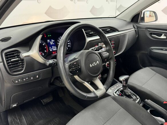 2021 Kia Rio IV Рестайлинг, белый, 1630000 рублей - вид 7