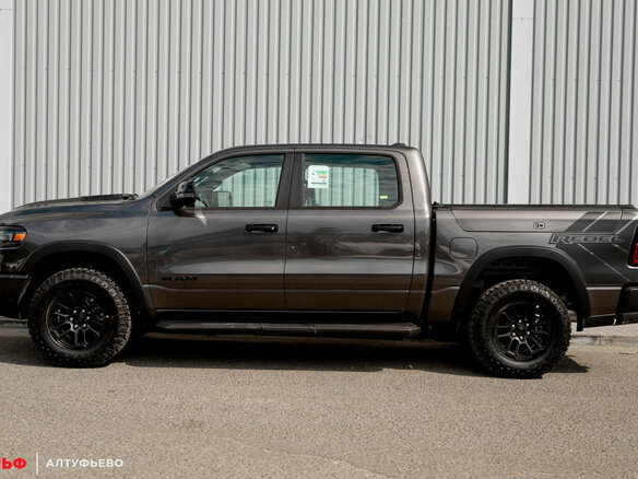 2025 Ram 1500 Crew Cab V Рестайлинг, чёрный - вид 1