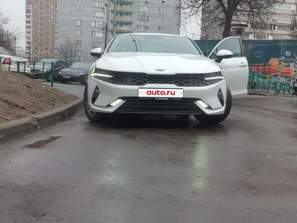2021 Kia K5 III, белый, 1680000 рублей - вид 1