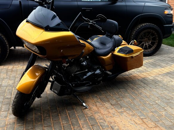 2023 Harley-Davidson Road Glide Special, золотистый, 2950000 рублей - вид 3