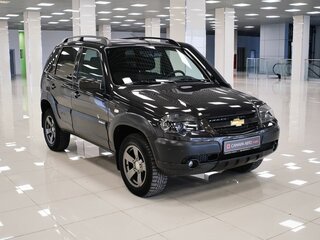 2017 Chevrolet Niva I Рестайлинг, коричневый, 846000 рублей, вид 3