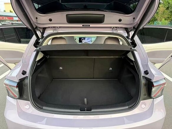 2026 MG 4 EV 53.95 kWh II, фиолетовый, 1900000 рублей - вид 8