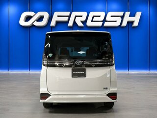 2022 Toyota Voxy IV (R90), белый, 4000000 рублей, вид 4